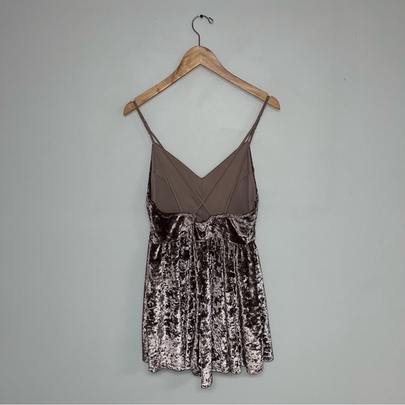 FAVLUX Romper Women's Size Medium Crushed Velvet Dusty Pink Beige Tank Shorts - Picture 6 of 10